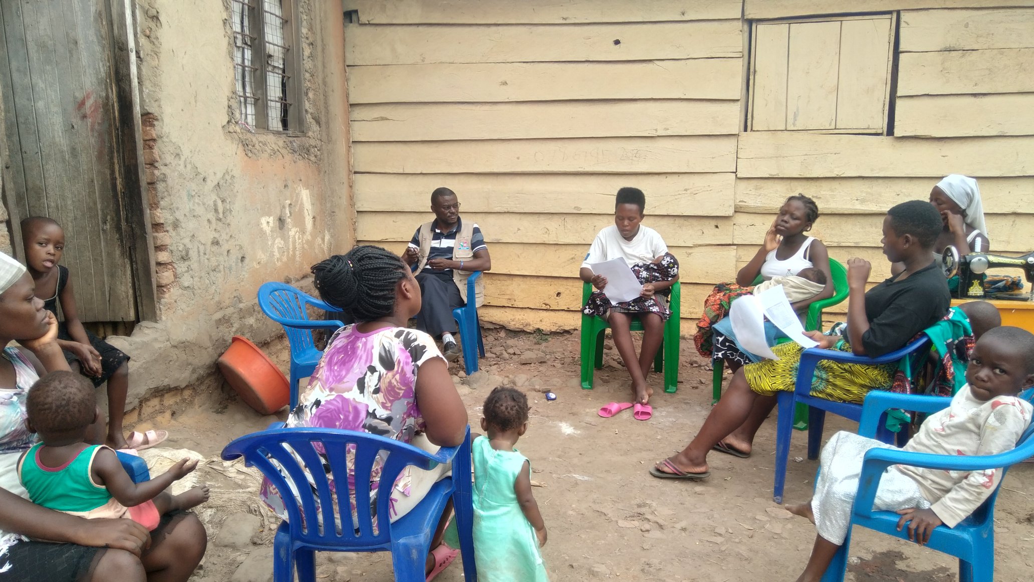 Teenage mothers with their children at a GEDA session